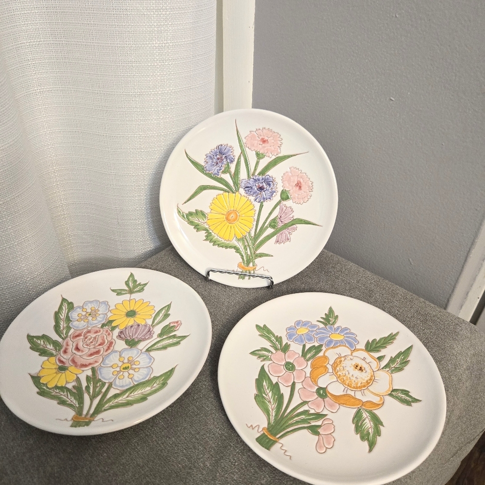 Vtg Italian Floral Bouquet Plates Wall Serving Embossed Handpainted Italy